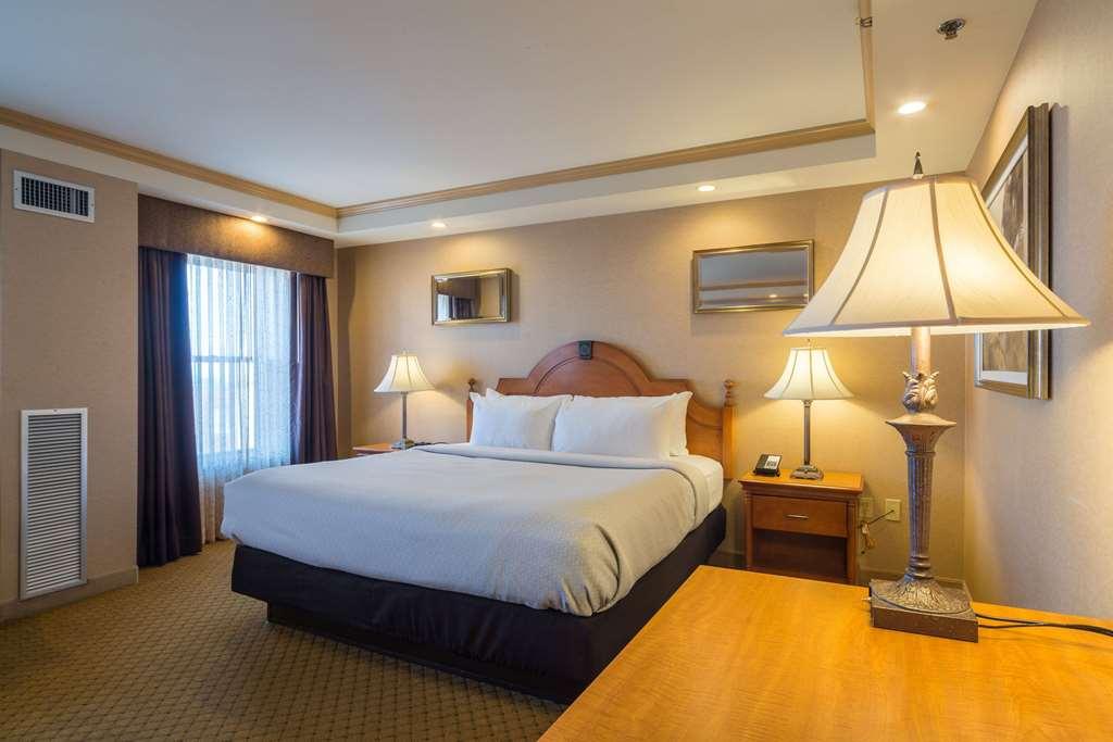 Ambassador Hotel 密尔沃基 客房 照片
