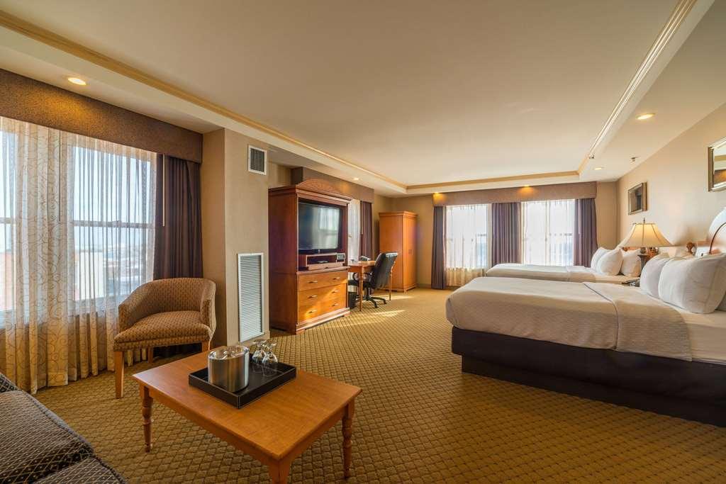 Ambassador Hotel 密尔沃基 客房 照片